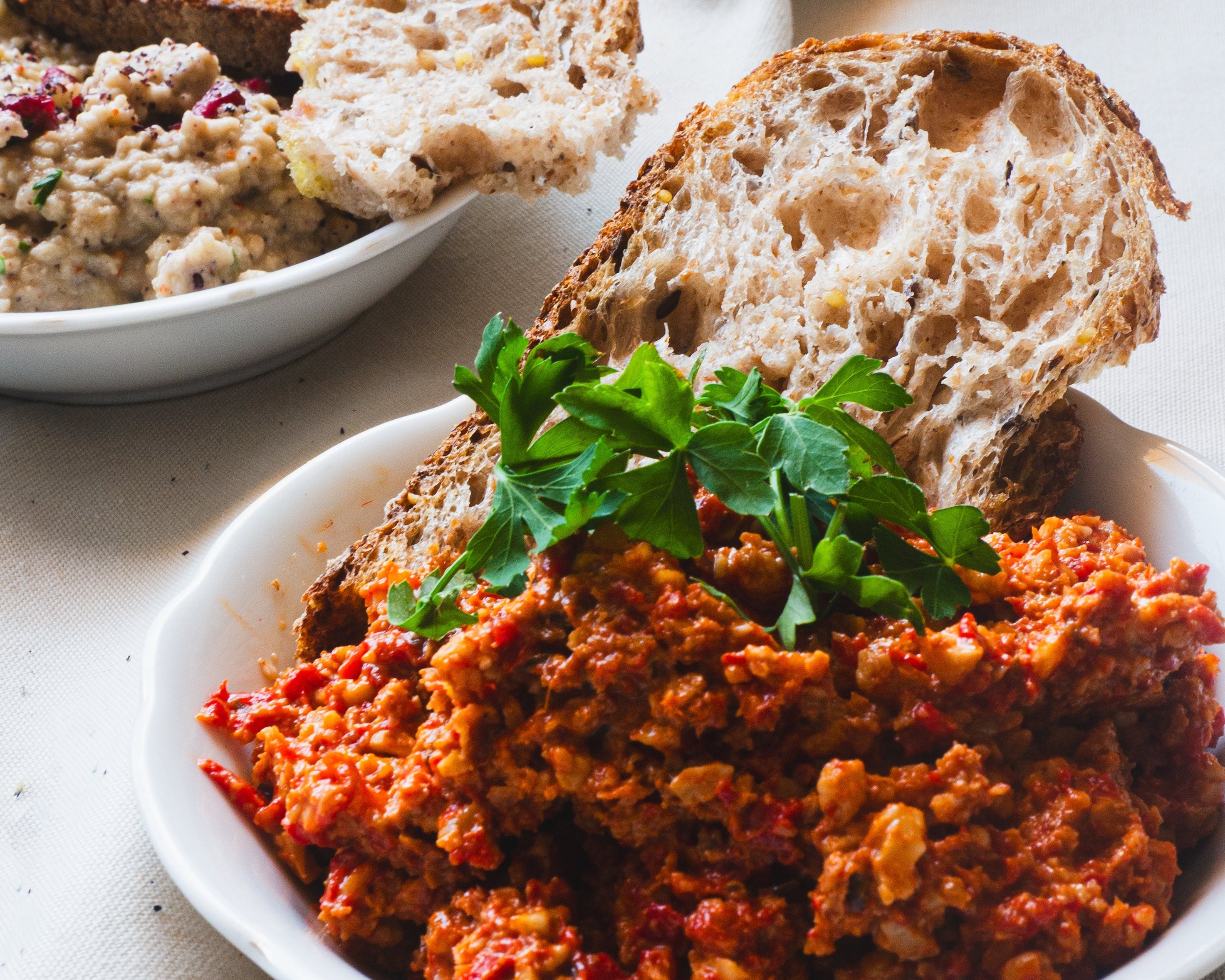 Muhammara met paprika, chili & komijn