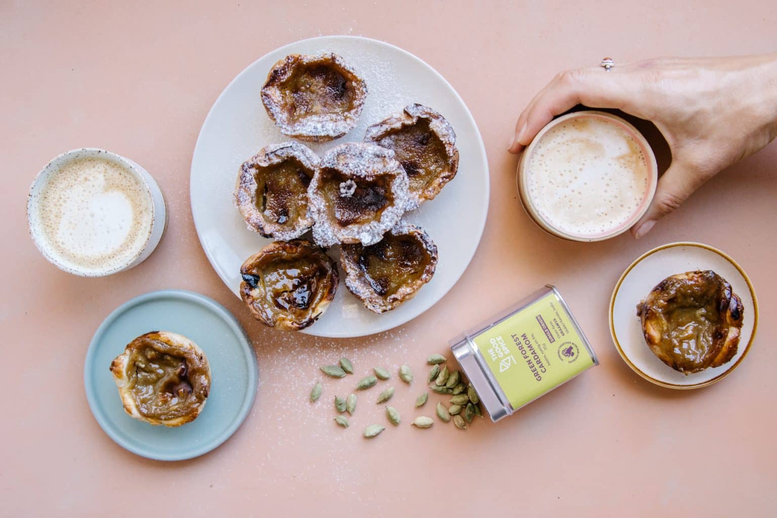 Portugese pastéis de nata met vanille en kardemom