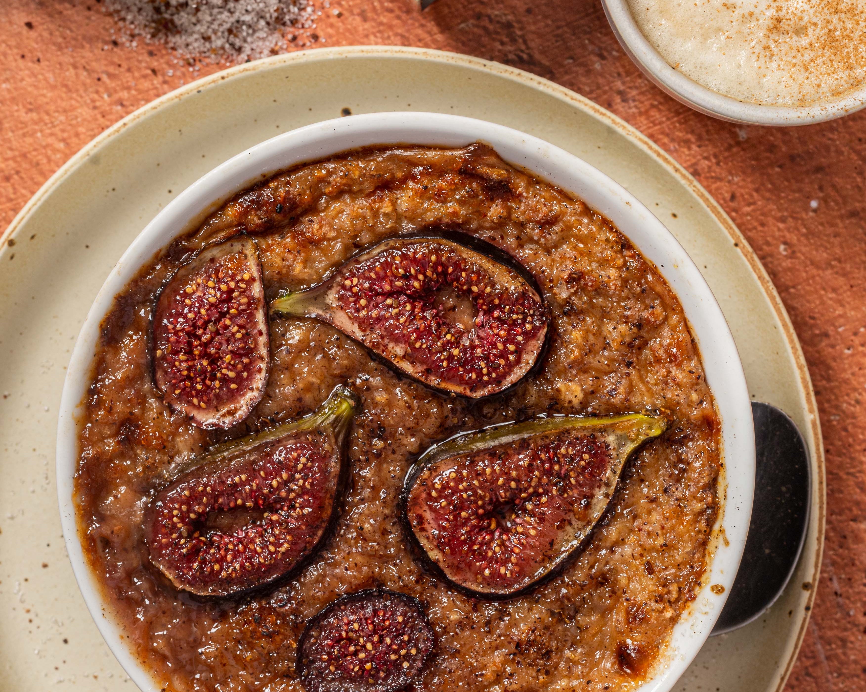 Sumac-brûlée havermout met vijgen