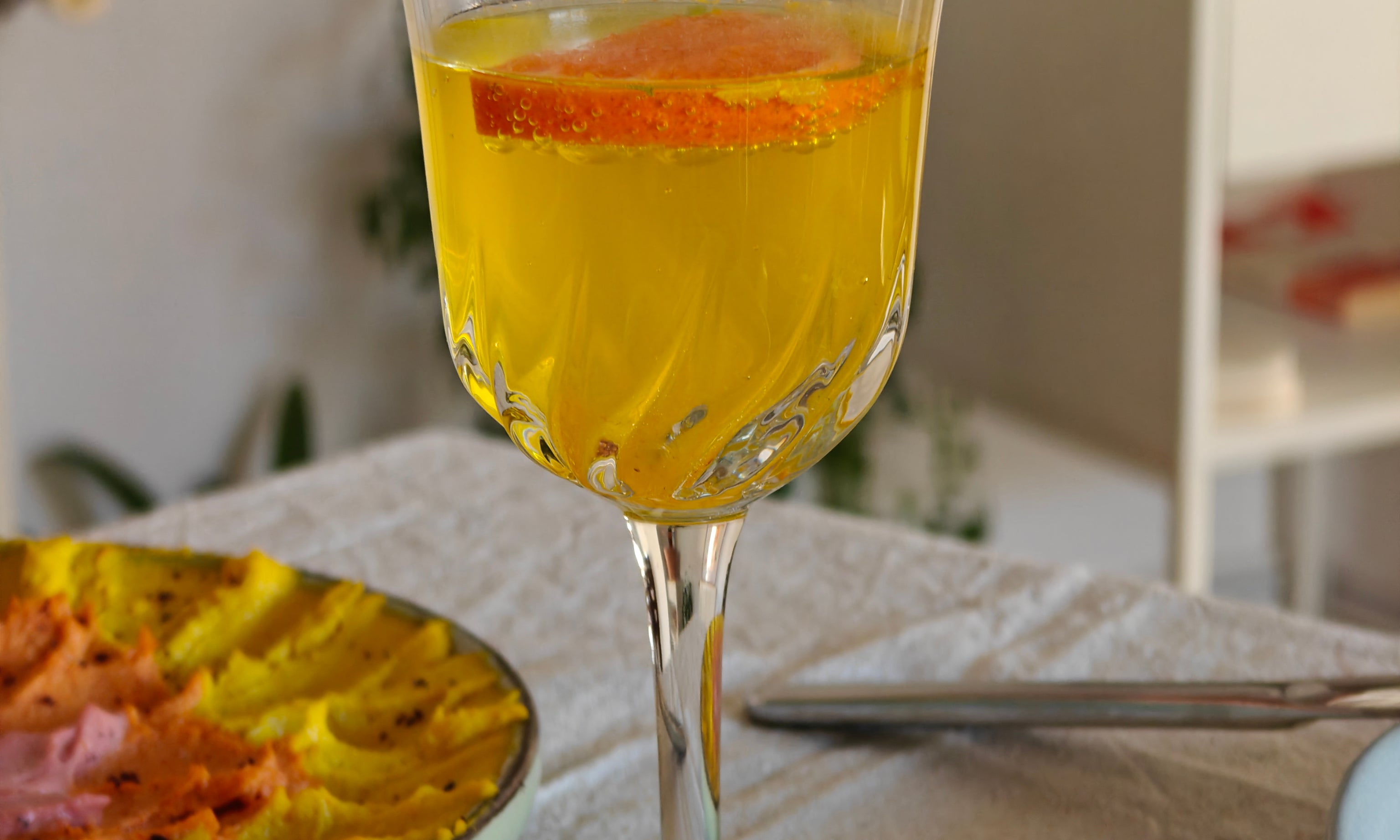 Saffraan-sinaasappel limonade