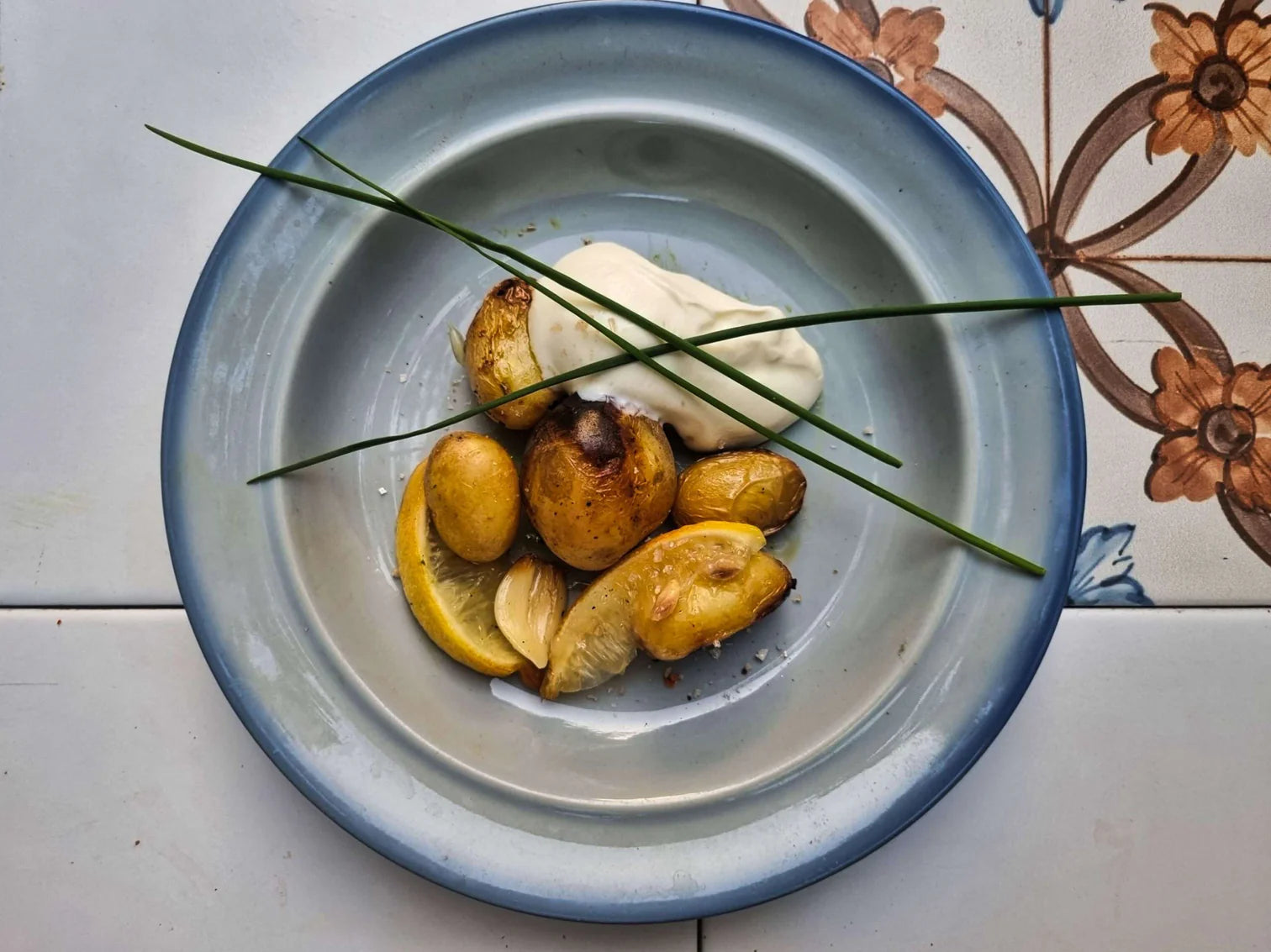 Gepofte aardappel citroen pakketjes met gerookt zout