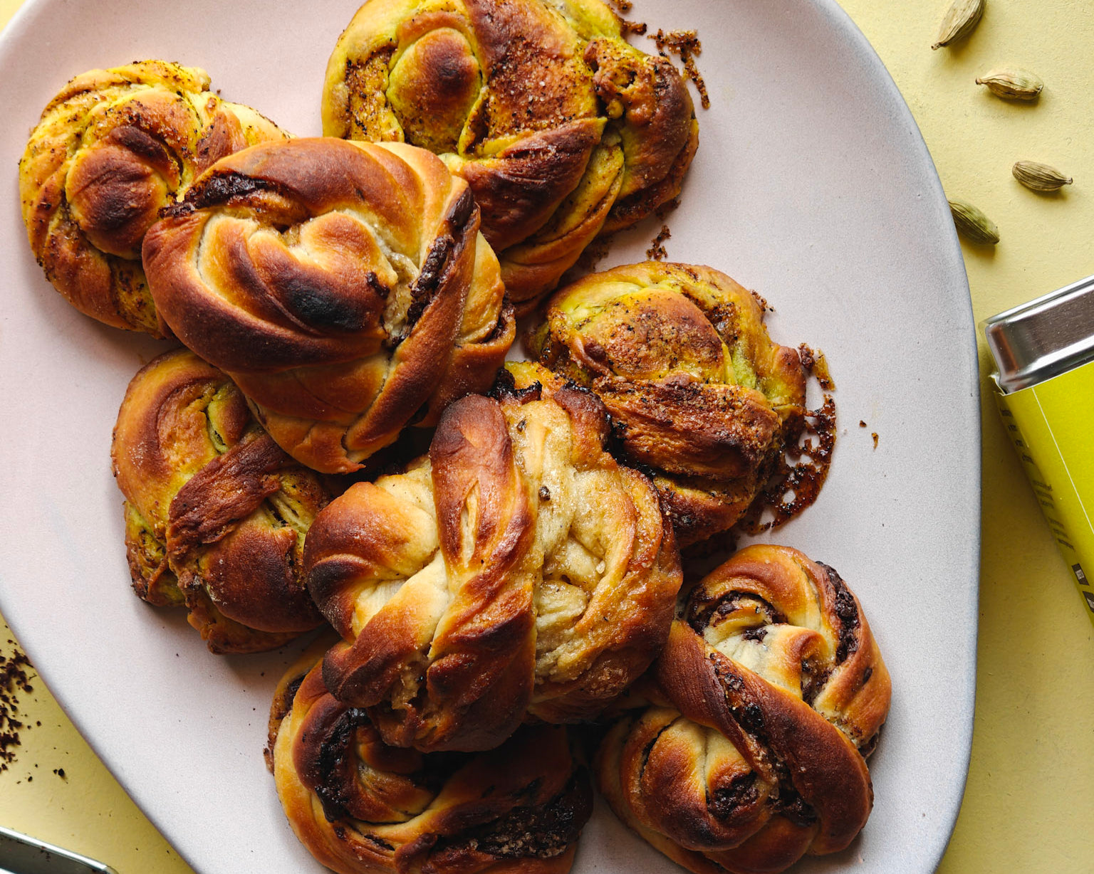 Fluffy vegan kardemom buns