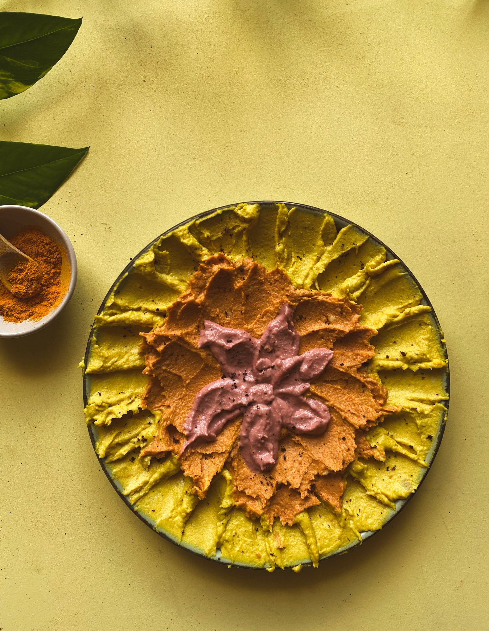 Kleurrijke spice hummus