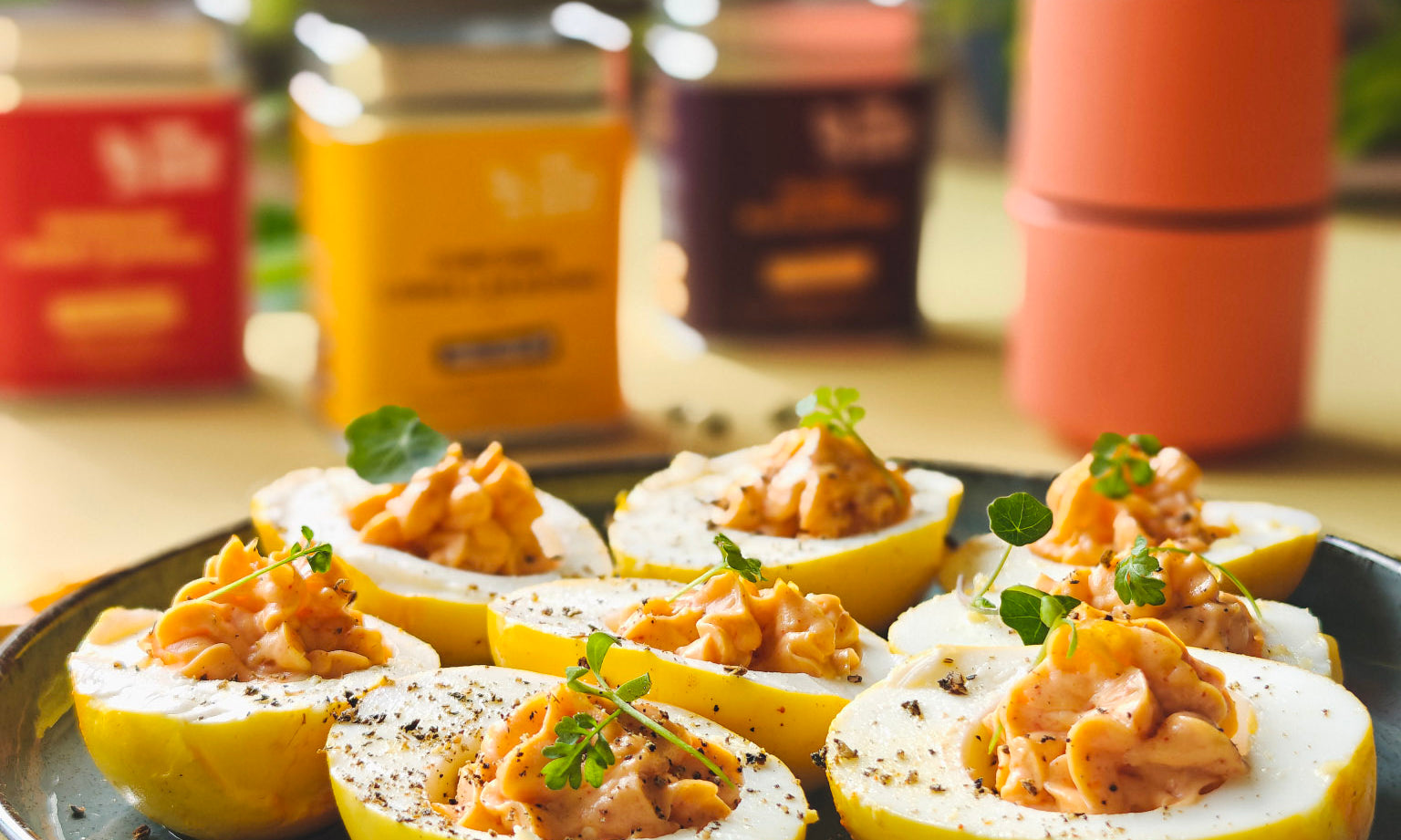 Gevulde kurkuma eieren