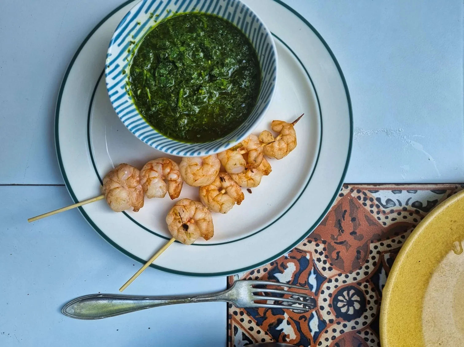 Gemarineerde garnalen in peper-anijs bouillon