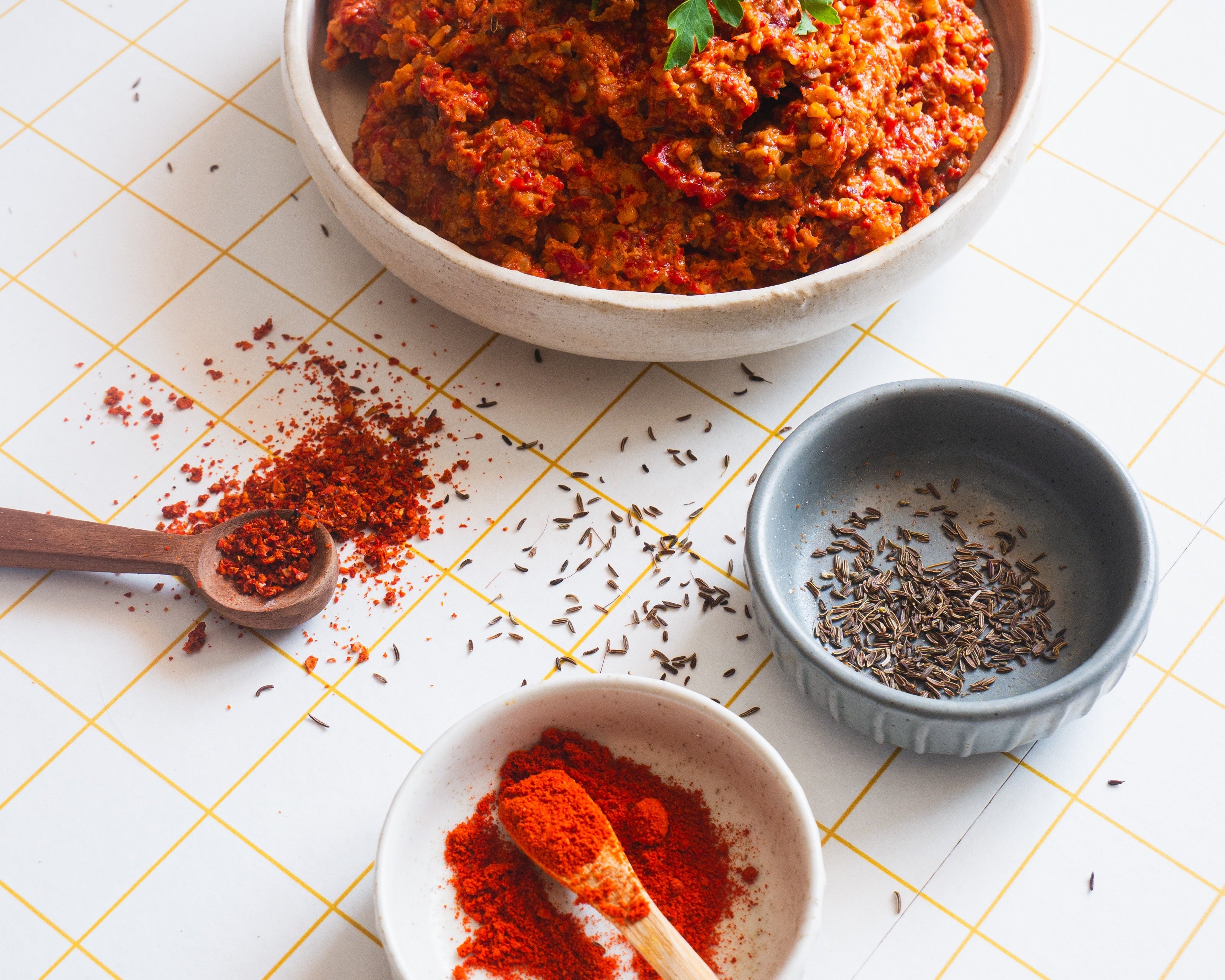 Muhammara met paprika, chili & komijn