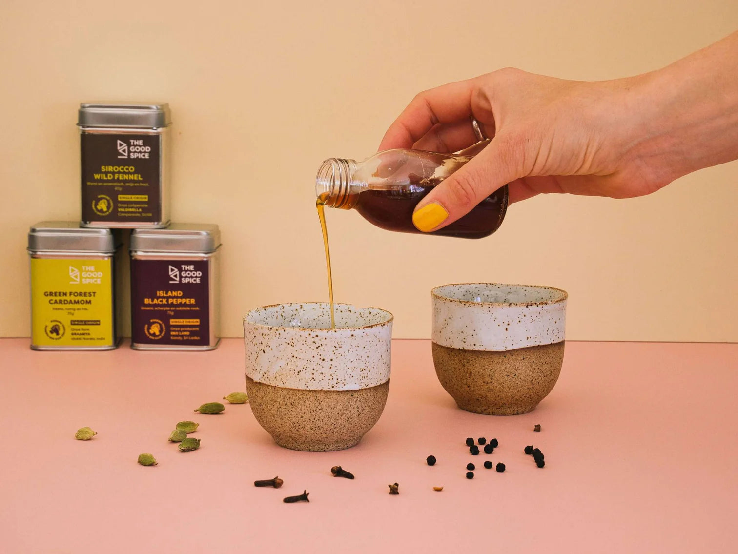 Huisgemaakte chai siroop met verwarmende specerijen