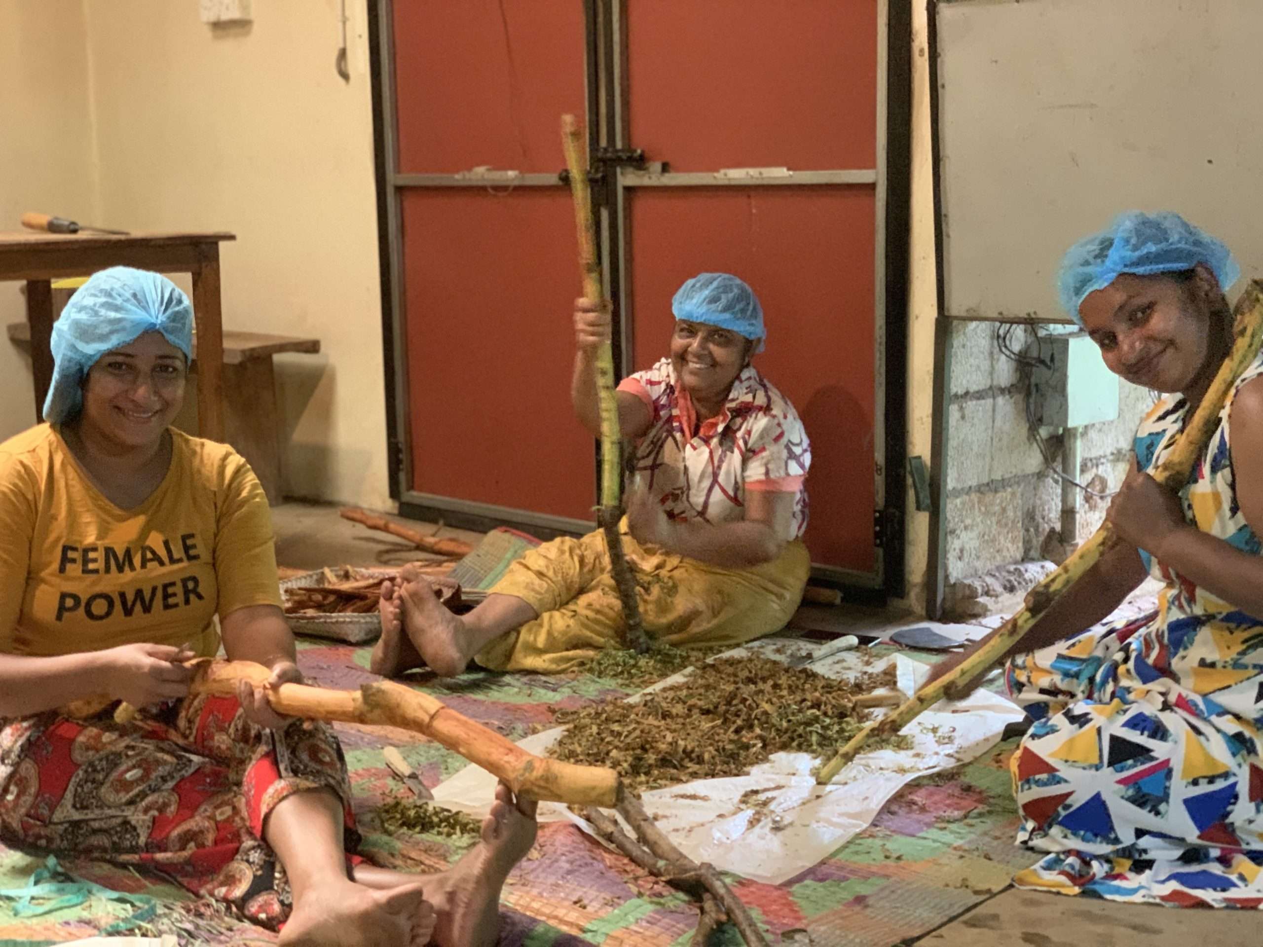 Vrouwen kaneel schrappen