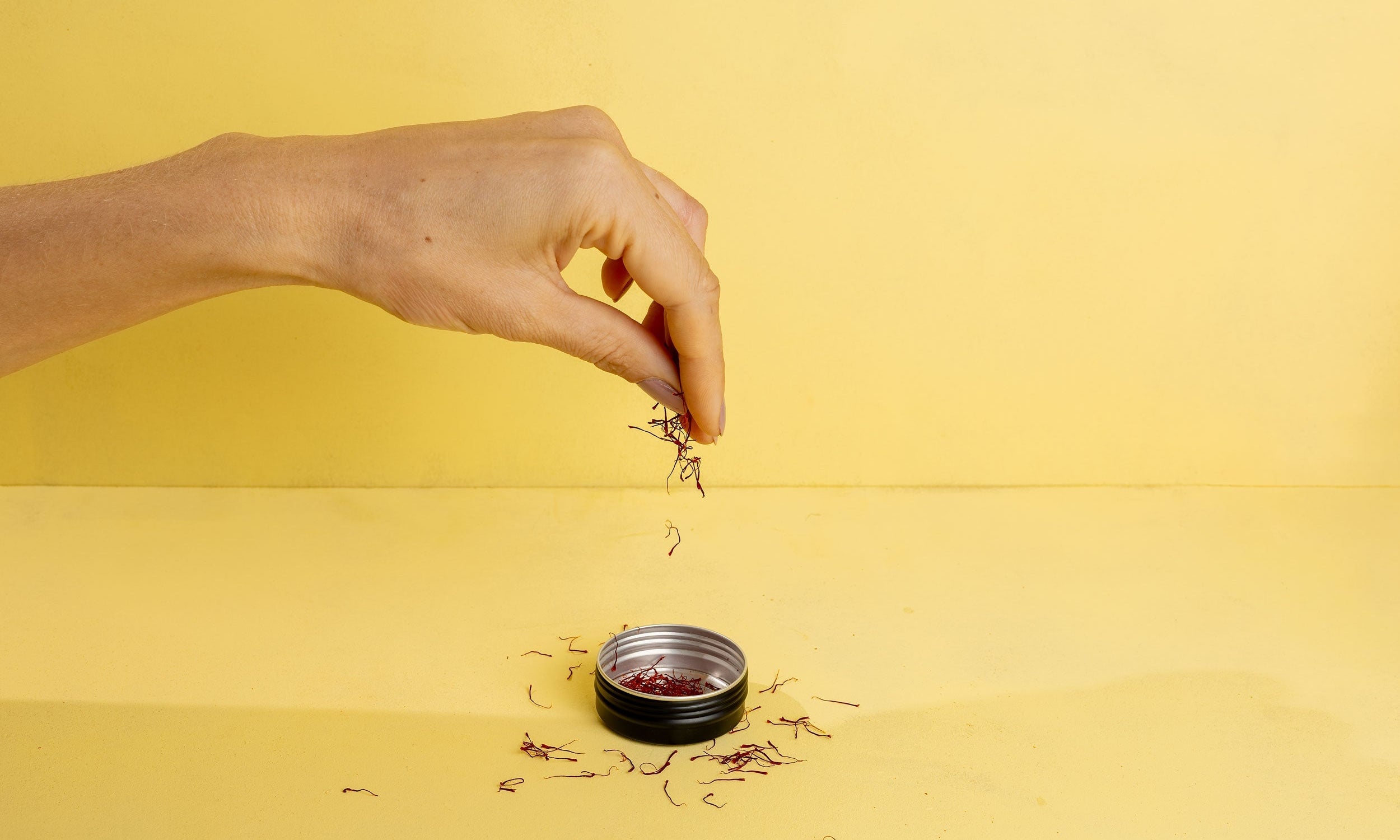 Zo haal je de meeste smaak uit je saffraan. Waarom je saffraan altijd moet 'bloomen' (en hoe)
