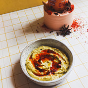 Crispy Chili oil op hummus