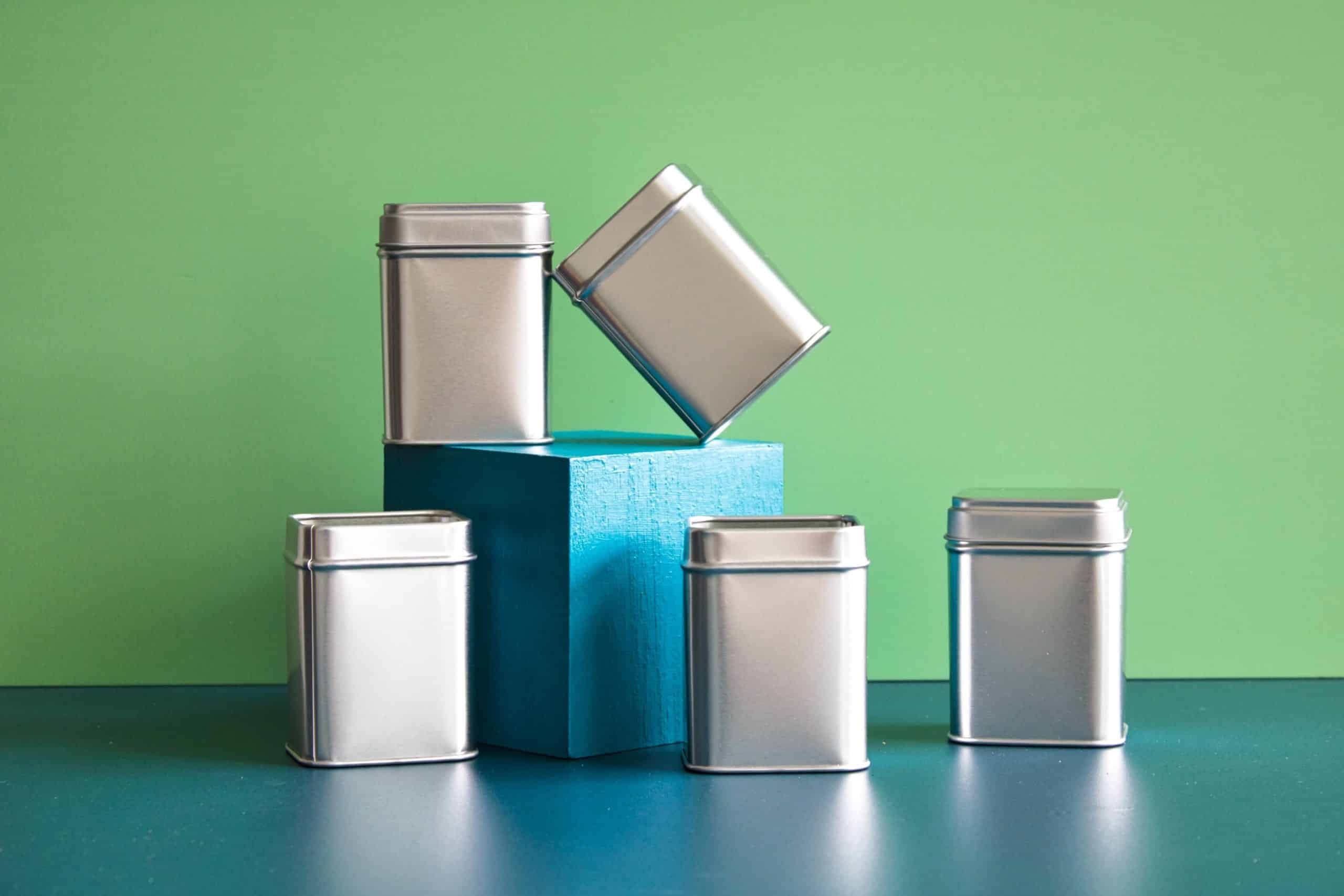 Leeg specerijenblikje